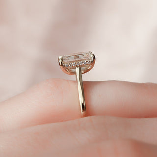 3.0 CT Emerald Cut Solitaire Moissanite Engagement Ring band view