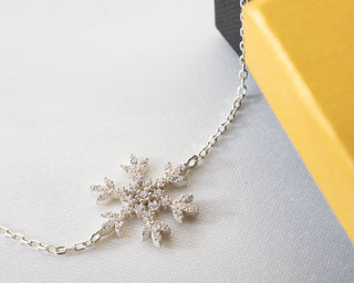 Round Cut Diamond Shining snowflake Bracelet for Christmas Gift