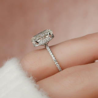 3.0 CT Oval Cut Halo Sparkling Moissanite Engagement Ring close up