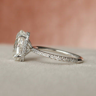 3.0 CT Oval Cut Halo Sparkling Moissanite Engagement Ring band view