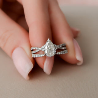 1.0CT Pear Cut Split Shank Diamond Moissanite Bridal Engagement Ring Set