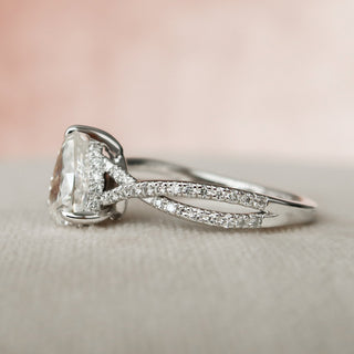 1.0CT Pear Cut Split Shank Diamond Moissanite Bridal Engagement Ring Set