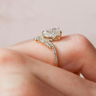 1.50CT Pear Chevron Vintage Diamond Moissanite Engagement Ring