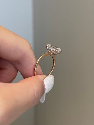 3.0 CT Emerald Cut Solitaire Halo Moissanite Engagement Ring close up