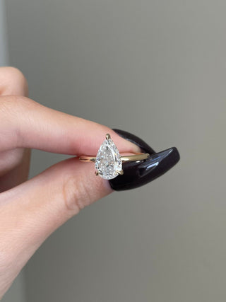 2.0 CT Pear Cut Solitaire Classic Moissanite Engagement Ring front view