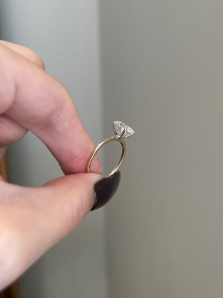 2.0 CT Oval Brilliant Solitaire Moissanite Engagement Ring on hand