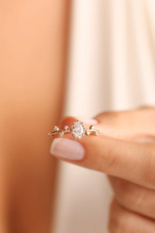 Oval Cut Diamond Unique Timeless Engagement Rings in 14K Gold
