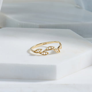 Round Cut Diamond Moissanite Leaf Wedding Band in 10K Gold