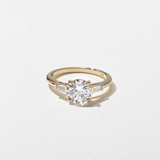 1.0ct Round Cut Three Stone Diamond Engagement Ring