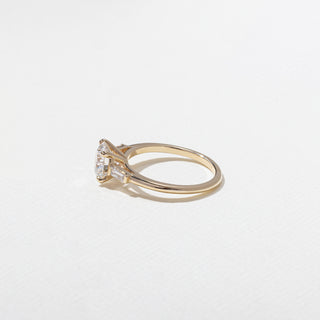 1.0ct Round Cut Three Stone Diamond Engagement Ring