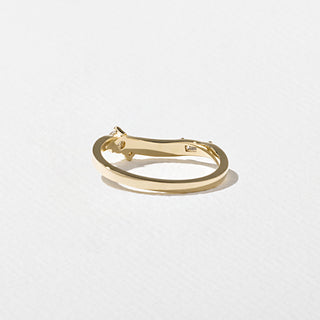 Radiant 2.0ct oval solitaire moissanite wedding band detail view of the band