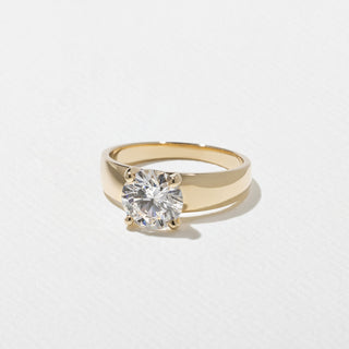Stunning 1.0ct round moissanite wedding band angled view showing its sparkle