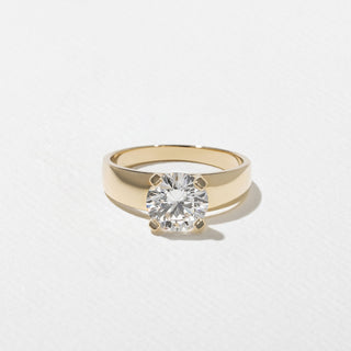 Stunning 1.0ct round moissanite wedding band front view