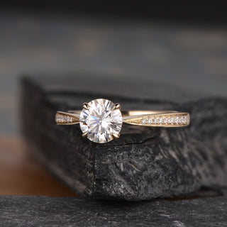 Brilliant 1.0ct round solitaire moissanite ring side profile view