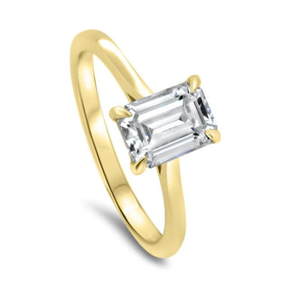 Classic 1.0ct emerald solitaire moissanite ring angled view showing its sparkle