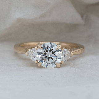 1.0CT Round Cut Moissanite Three Stone Diamond Engagement Ring