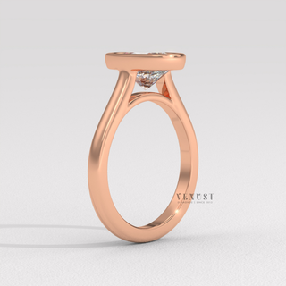 Oval cut ring with modern bezel detail