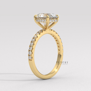 Engagement ring oval cut with soft sparkle