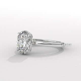 Oval cut ring with elongated center sparkle