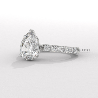 Pear cut ring with moissanite teardrop center