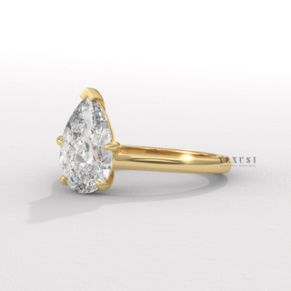 Pear cut ring with lifted teardrop center