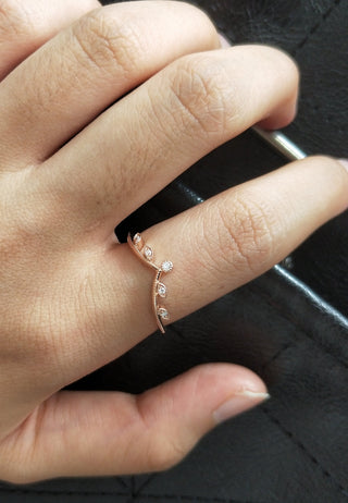 Round Brilliant Cut Curved Vintage Style Wedding Band