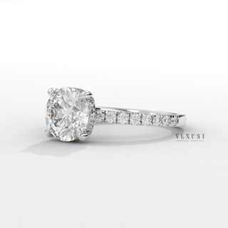Round cut moissanite ring with elegant sparkle