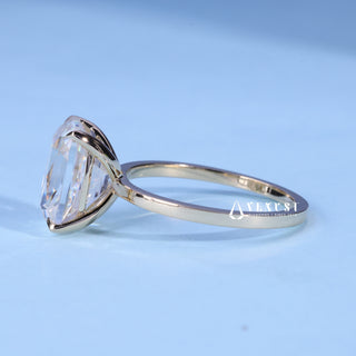 Stunning 2.0ct cushion solitaire moissanite ring close up of the setting