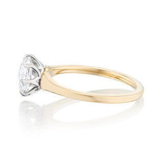 rose cut moissanite round center stone detail
