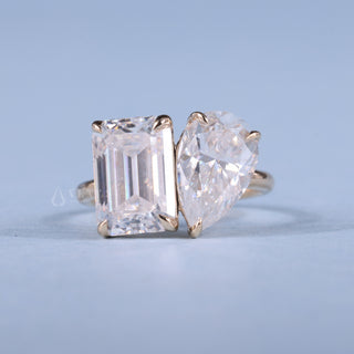 Radiant 1.0ct emerald moissanite ring front view