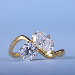 1.0CT Oval & 0.70CT Cushion Moissanite Diamond Toi Et Moi Unique Engagement Rings