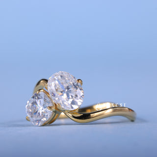 1.0CT Oval & 0.70CT Cushion Moissanite Diamond Toi Et Moi Unique Engagement Rings