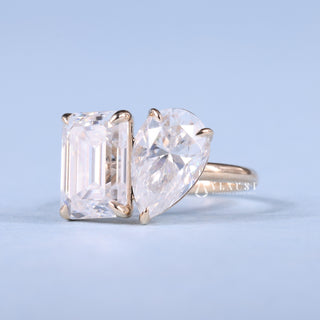 Sparkling 1.0ct emerald moissanite ring angled view showing its sparkle