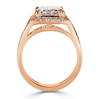 Emerald moissanite split shank engagement ring close up detail